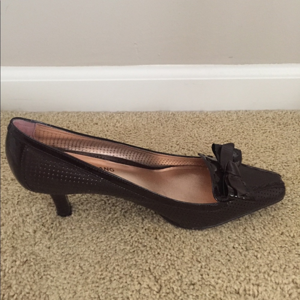 Shoes - Picture 2 of 4